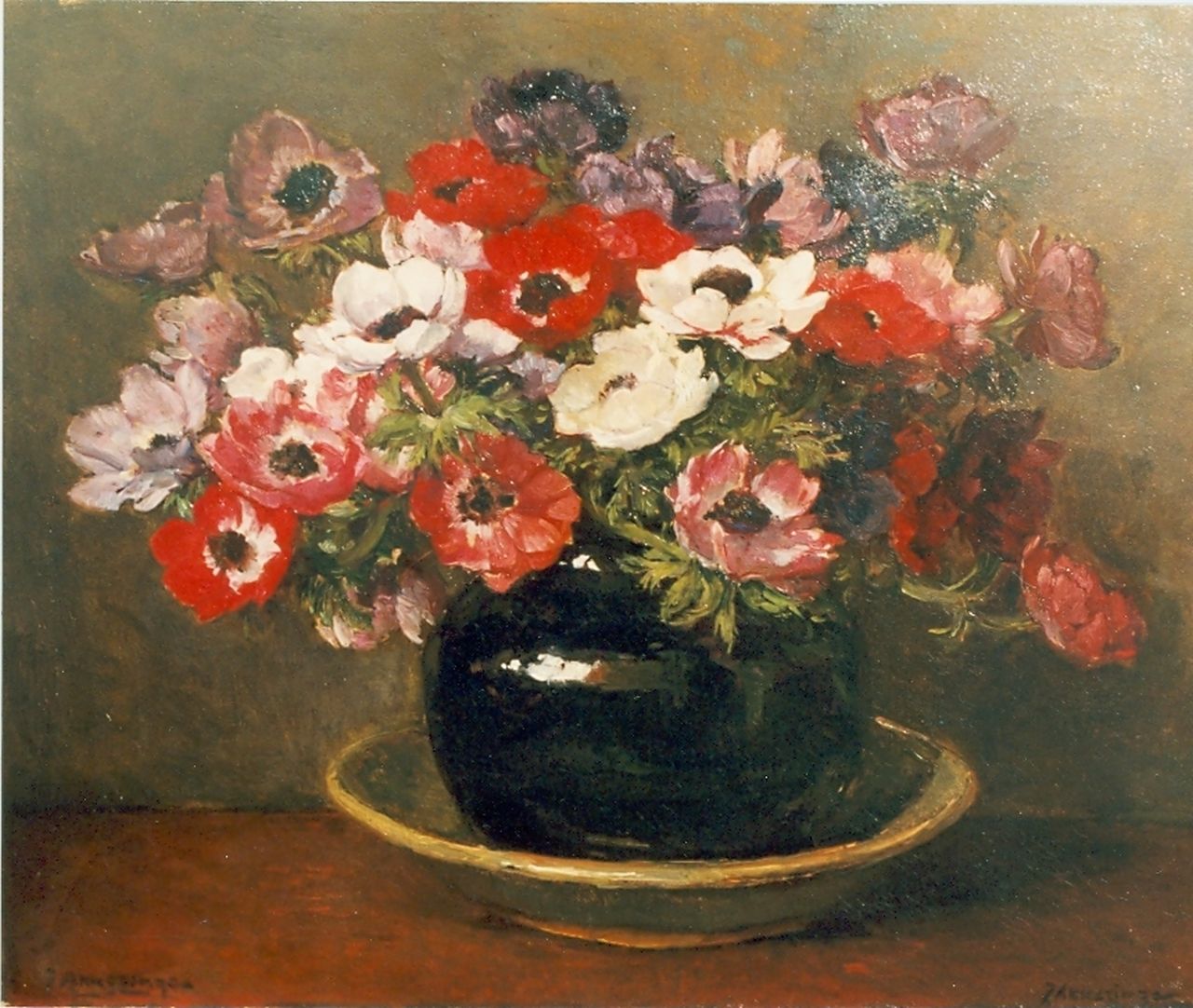 Akkeringa J.E.H. | 'Johannes Evert' Hendrik Akkeringa, Anemonen in donkere aardewerk pot, olieverf op doek 41,7 x 51,4 cm, gesigneerd rechtsonder Akkeringa J.E.H. | 'Johannes Evert' Hendrik Akkeringa, Anemonen in donkere aardewerk pot, olieverf op doek 41,7 x 51,4 cm, gesigneerd rechtsonder