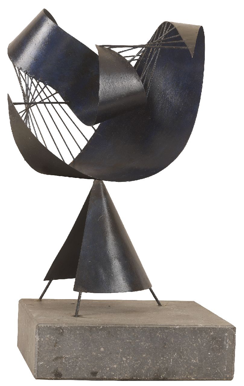 Ittmann H. | Hans Ittmann, Zonder titel (Ring van Möbius), metaal, blauw en zwart beschilderd 52,0 x 37,5 cm, te dateren ca. 1950 Ittmann H. | Hans Ittmann, Zonder titel (Ring van Möbius), metaal, blauw en zwart beschilderd 52,0 x 37,5 cm, te dateren ca. 1950