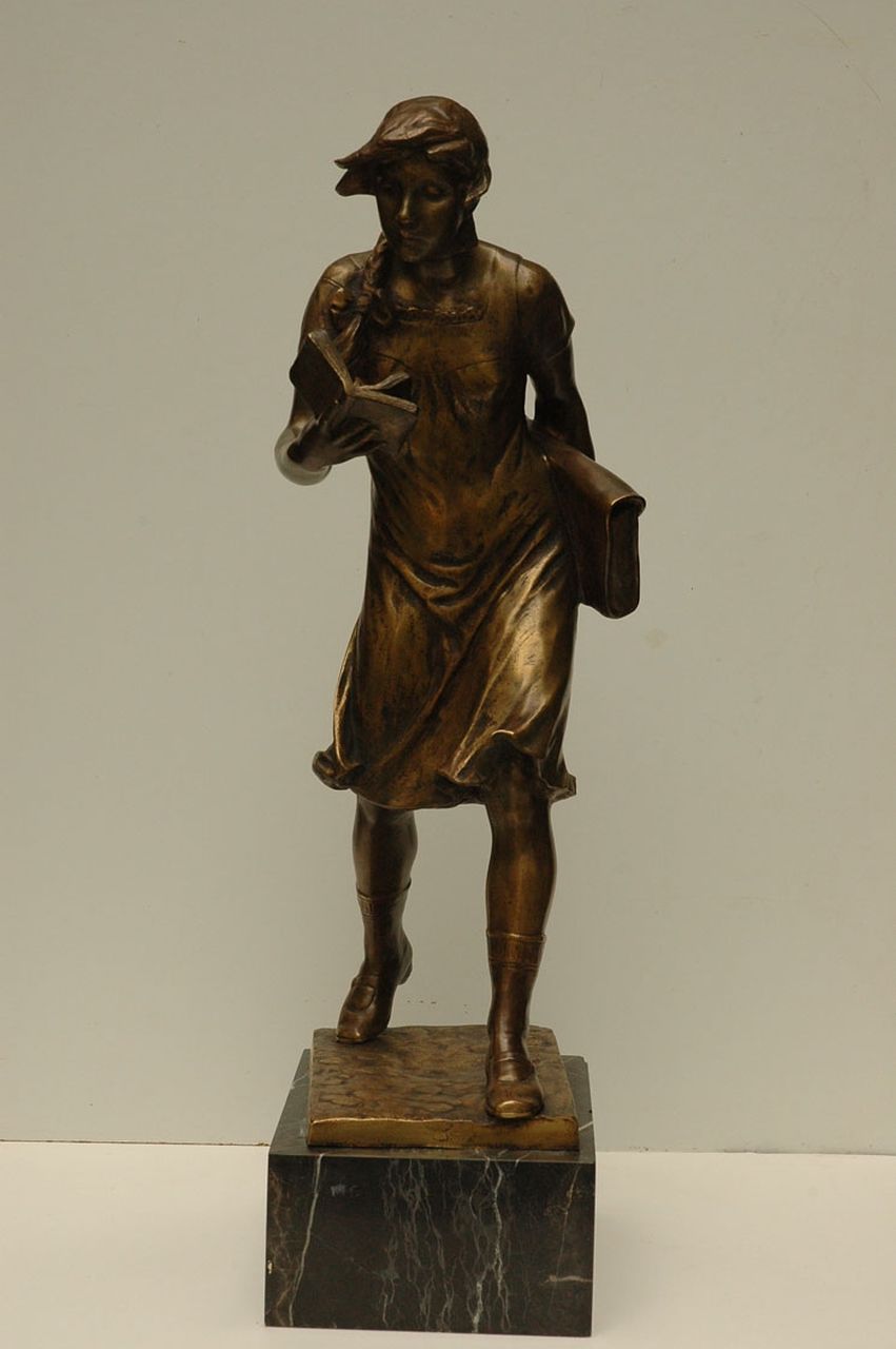 Janensch G.A. | Gerhard Adolf Janensch, Op weg naar school, brons 67,5 x 21,5 cm, gesigneerd gesigneerd met naamstempel op bronzen basis Janensch G.A. | Gerhard Adolf Janensch, Op weg naar school, brons 67,5 x 21,5 cm, gesigneerd gesigneerd met naamstempel op bronzen basis