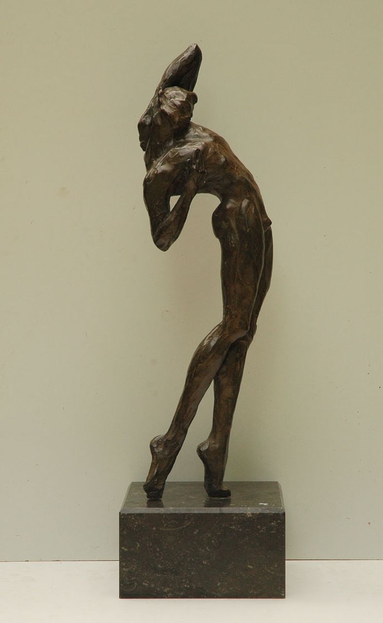 Meyer K. | Kiki Meyer, Nijinsky, brons 62,0 x 14,0 cm, gesigneerd op hiel rechtervoet Meyer K. | Kiki Meyer, Nijinsky, brons 62,0 x 14,0 cm, gesigneerd op hiel rechtervoet