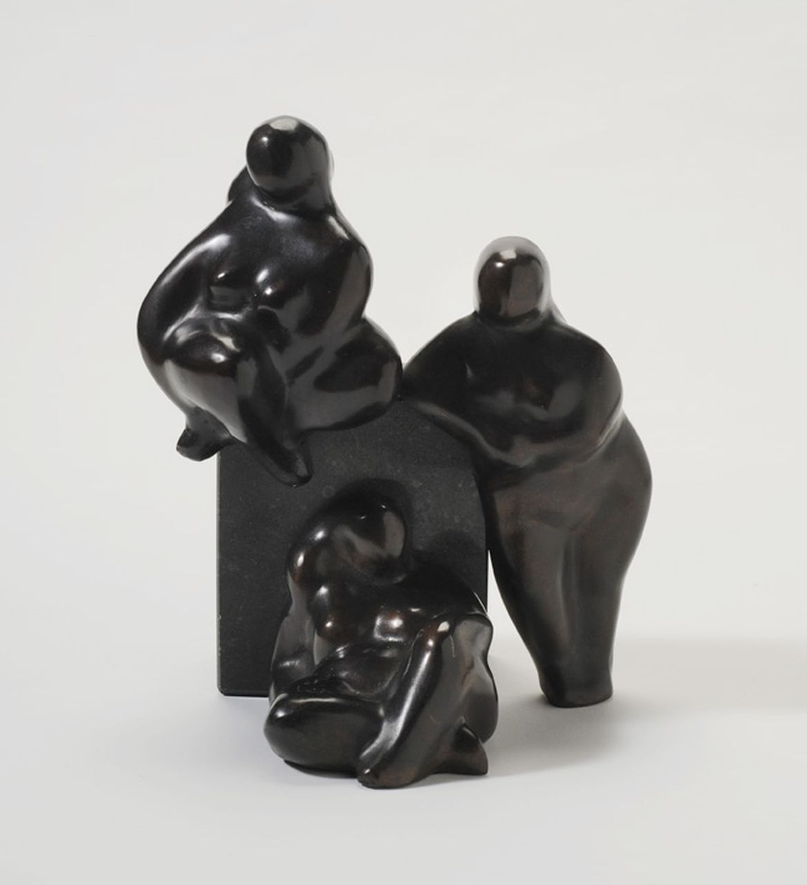 Germann M.  | Mattheus 'Theo' Germann, Drie vrouwen, brons 21,7 x 18,8 cm, gesigneerd achterop staande figuur en verso gedateerd '87