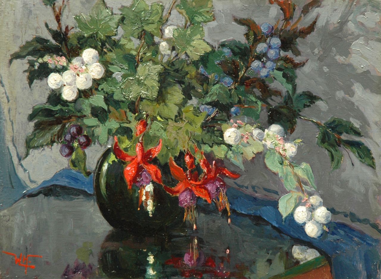 Horselenberg W.L.  | Wouterus Lourens 'Willem' Horselenberg, Bessen en fuchsia's in groenglazen vaas, olieverf op doek 30,3 x 40,4 cm, gesigneerd linksonder met monogram