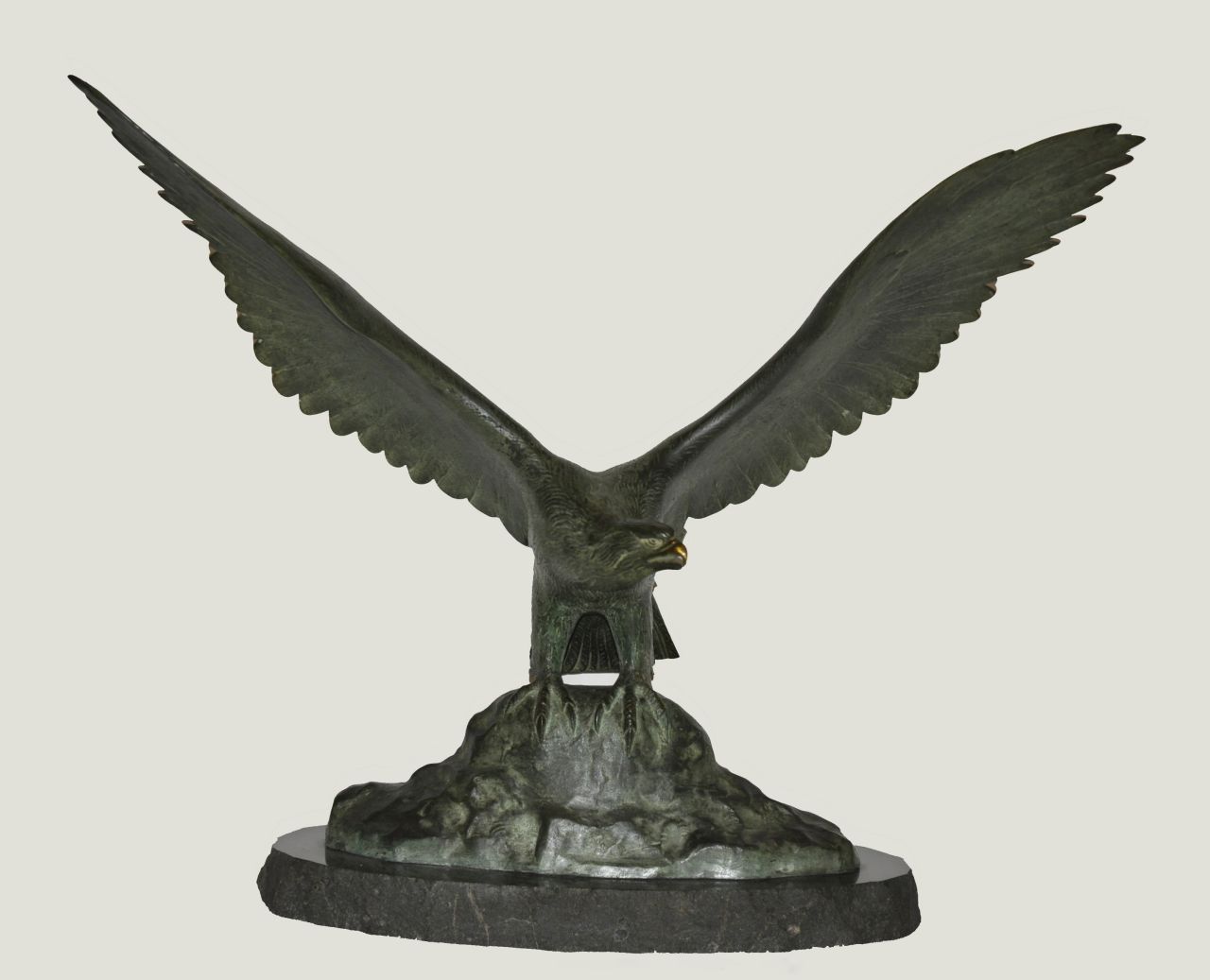 Poertzel H.H.O. | Hermann Hugo 'Otto' Poertzel, Adelaar, brons 48,4 x 58,7 cm, gesigneerd op bronzen basis (achterzijde) Poertzel H.H.O. | Hermann Hugo 'Otto' Poertzel, Adelaar, brons 48,4 x 58,7 cm, gesigneerd op bronzen basis (achterzijde)