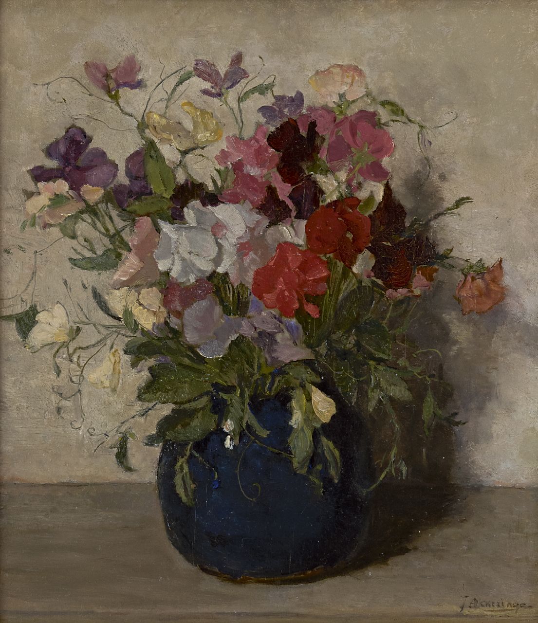 Akkeringa J.E.H. | 'Johannes Evert' Hendrik Akkeringa, Lathyrus in blauwe vaas, olieverf op paneel 32,4 x 28,2 cm, gesigneerd rechtsonder en verso en verso gedateerd 15 Oct 1937 Akkeringa J.E.H. | 'Johannes Evert' Hendrik Akkeringa, Lathyrus in blauwe vaas, olieverf op paneel 32,4 x 28,2 cm, gesigneerd rechtsonder en verso en verso gedateerd 15 Oct 1937