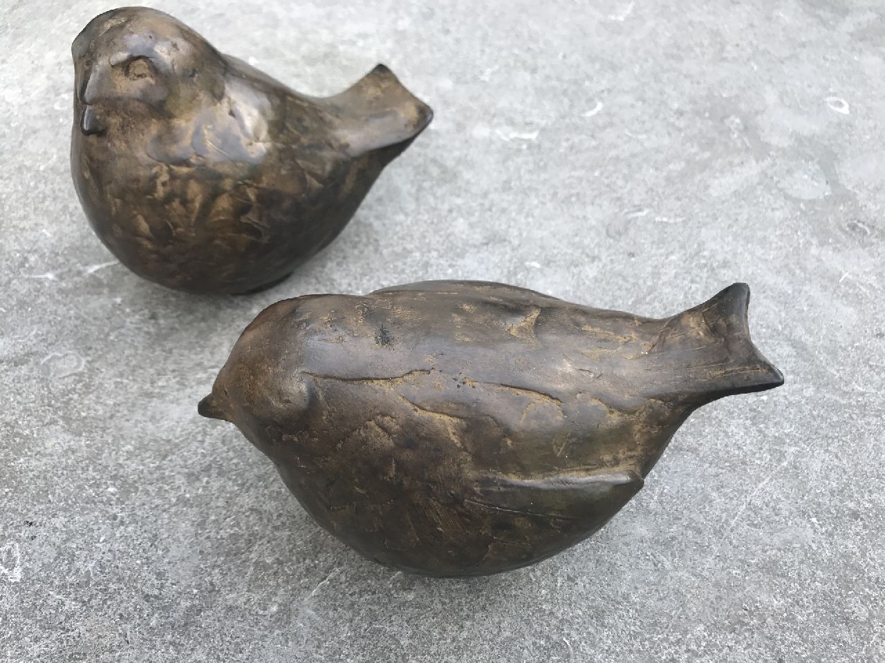 Hemert E. van | Evert van Hemert, Love birds (2), gepatineerd brons 13,5 x 14,5 cm, gesigneerd met monogram onder de staart en te dateren 2013