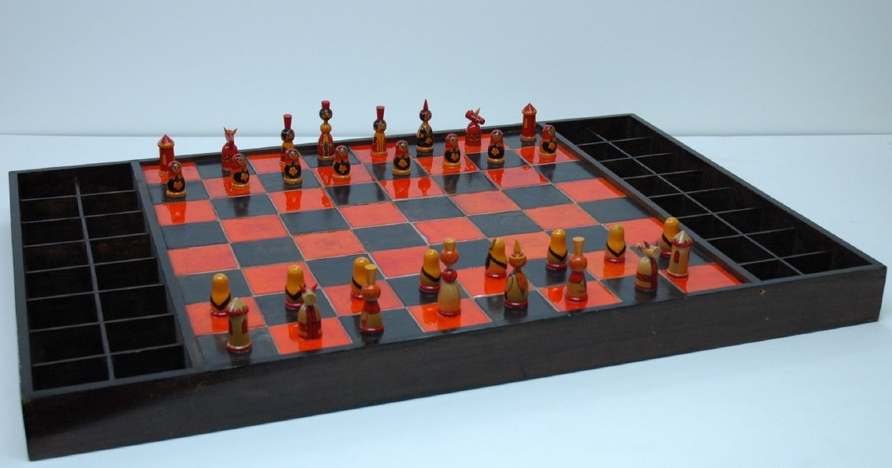 Schaakset, opbergdoos | Schaakset, opbergdoos | Beelden en objecten te koop aangeboden | Schaakstukken met groot roodbruin bord (Rusland), hout 8,5 x 4,5 cm, te dateren 20e eeuw Schaakset, opbergdoos | Schaakset, opbergdoos | Beelden en objecten te koop aangeboden | Schaakstukken met groot roodbruin bord (Rusland), hout 8,5 x 4,5 cm, te dateren 20e eeuw