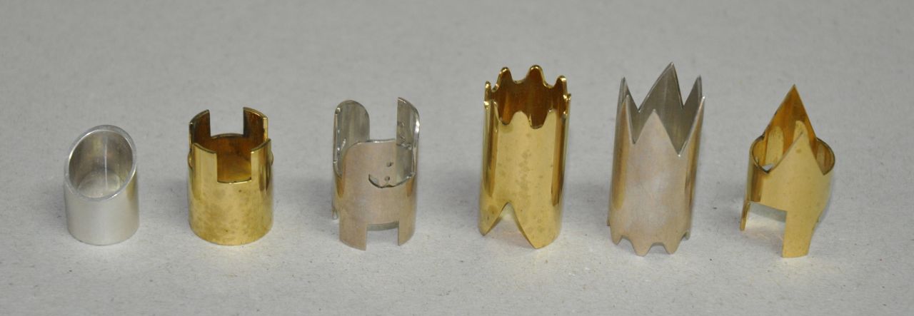 Endfield C.R. | Cyril Raker 'Cy' Endfield | Beelden en objecten te koop aangeboden | Cy Endfield's Fischer-Spassky schaakset met bijbehorende doos en opvouwbaar schaakbord, zilver 4,0 x 2,0 cm, gesigneerd gemerkt met waarmerk 'Endfield London 1972' en te dateren 1972 Endfield C.R. | Cyril Raker 'Cy' Endfield | Beelden en objecten te koop aangeboden | Cy Endfield's Fischer-Spassky schaakset met bijbehorende doos en opvouwbaar schaakbord, zilver 4,0 x 2,0 cm, gesigneerd gemerkt met waarmerk 'Endfield London 1972' en te dateren 1972