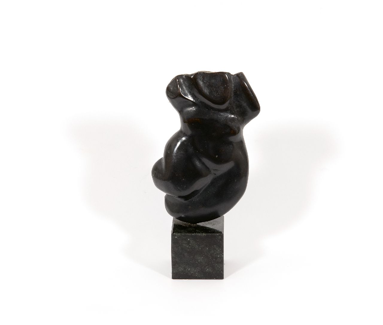 Monica Dael | Vrouwentorso, steen, 16,0 cm, gesigneerd op achterkant met monogram Monica Dael | Vrouwentorso, steen, 16,0 cm, gesigneerd op achterkant met monogram