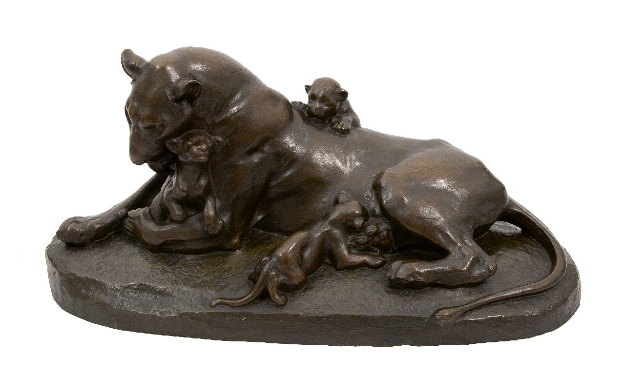 Peter V. | Victor Peter | Beelden en objecten te koop aangeboden | Liggende leeuwin met drie welpen, brons 33,0 x 72,0 cm, gesigneerd op de basis Peter V. | Victor Peter | Beelden en objecten te koop aangeboden | Liggende leeuwin met drie welpen, brons 33,0 x 72,0 cm, gesigneerd op de basis