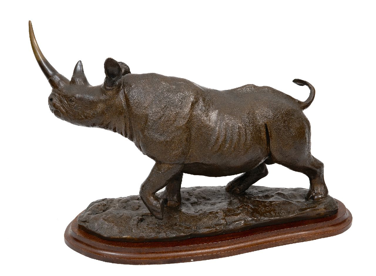 Mathews T.O. | Terry Owen Mathews | Beelden en objecten te koop aangeboden | Neushoorn, brons 29,9 x 44,9 cm, gesigneerd en genummerd 2/10 op de basis en gedateerd 1987 Mathews T.O. | Terry Owen Mathews | Beelden en objecten te koop aangeboden | Neushoorn, brons 29,9 x 44,9 cm, gesigneerd en genummerd 2/10 op de basis en gedateerd 1987