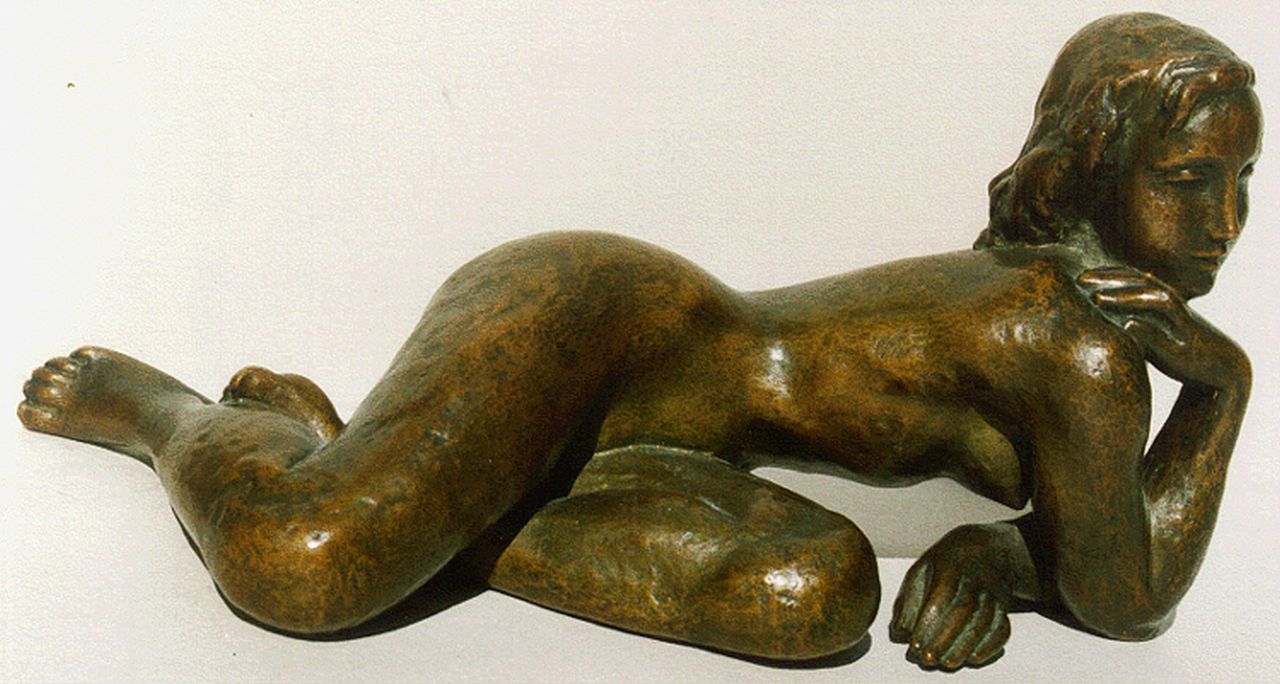 Fehrle J.W.  | Jakob Wilhelm Fehrle, Liggend naakt, brons, gesigneerd onder en gedateerd '45