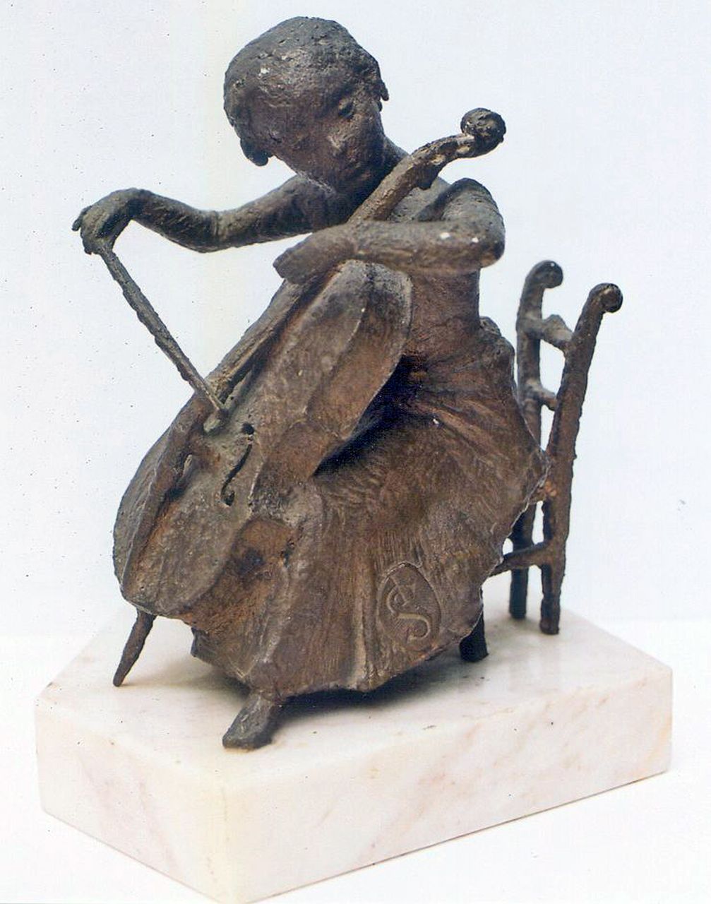 Starreveld P. | Pieter Starreveld, Celliste, brons 21,0 cm, gesigneerd met monogram Starreveld P. | Pieter Starreveld, Celliste, brons 21,0 cm, gesigneerd met monogram