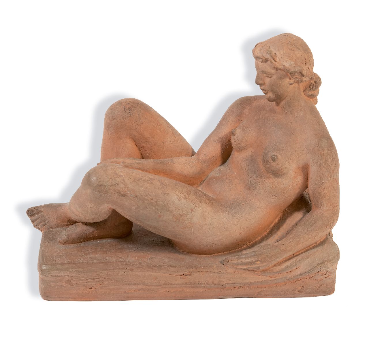 Onbekend 20e eeuw  | Onbekend, Liggend vrouwelijk naakt, terracotta 19,0 x 23,3 cm, gesigneerd met initialen D _S op basis en gedateerd '49