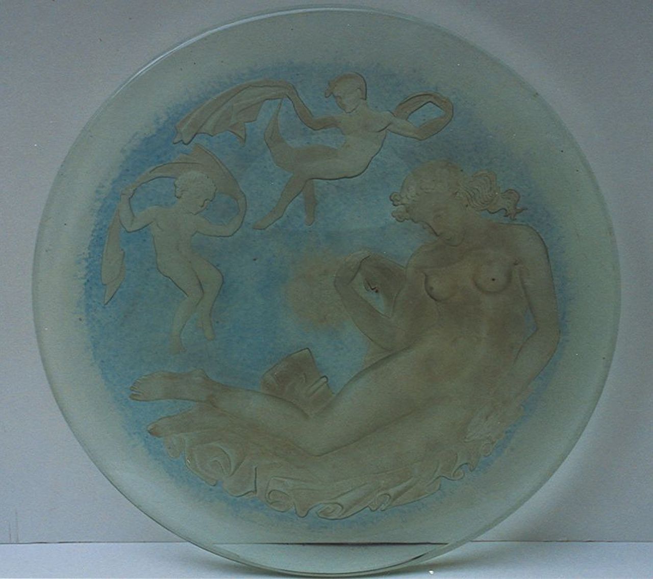 Starreveld P.  | Pieter Starreveld, Glazen schaal met naakten, glas  45,0 cm