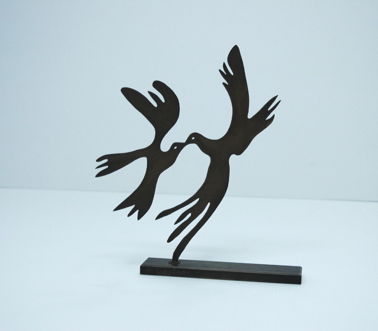 Kadishman M. | Menashe Kadishman, Lovebirds, koper 22,6 x 20,3 cm, gesigneerd op basis Kadishman M. | Menashe Kadishman, Lovebirds, koper 22,6 x 20,3 cm, gesigneerd op basis