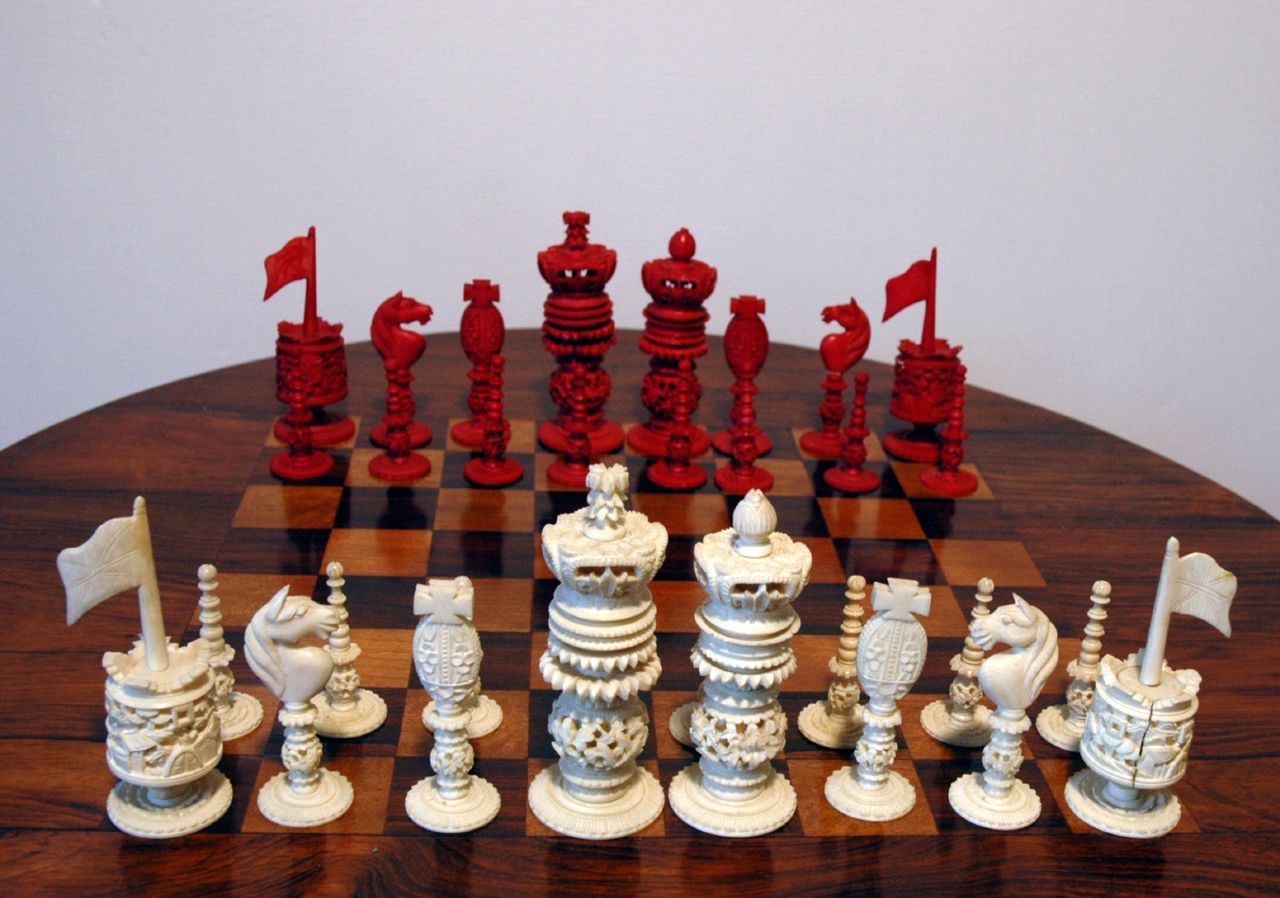 Schaakset   | Schaakset, Schaakset 'Birma-stijl' (Chinees, Kanton) in originele houten doos,, ivoor 10,0 x 5,0 cm, te dateren ca. 1830