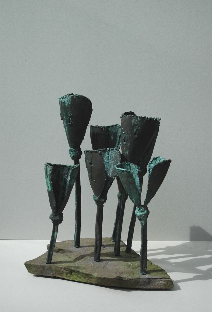 Baar A. van | Ton van Baar, Kelkbloemen, brons en steen 64,0 x 52,0 cm Baar A. van | Ton van Baar, Kelkbloemen, brons en steen 64,0 x 52,0 cm