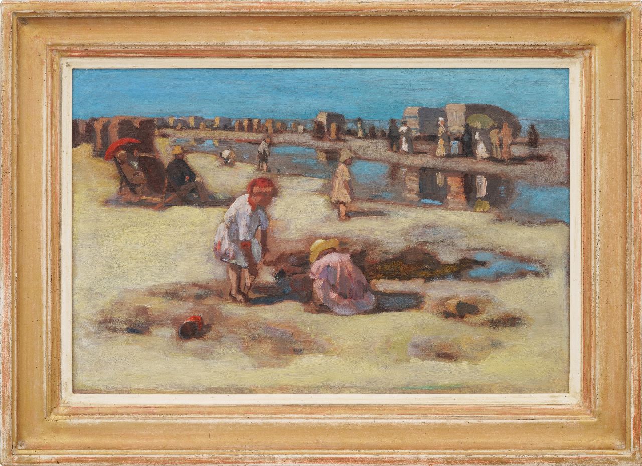 Maarel M. van der | Marinus van der Maarel, Spelende kinderen op het strand, bij eb, olieverf op doek 29,5 x 44,3 cm Maarel M. van der | Marinus van der Maarel, Spelende kinderen op het strand, bij eb, olieverf op doek 29,5 x 44,3 cm