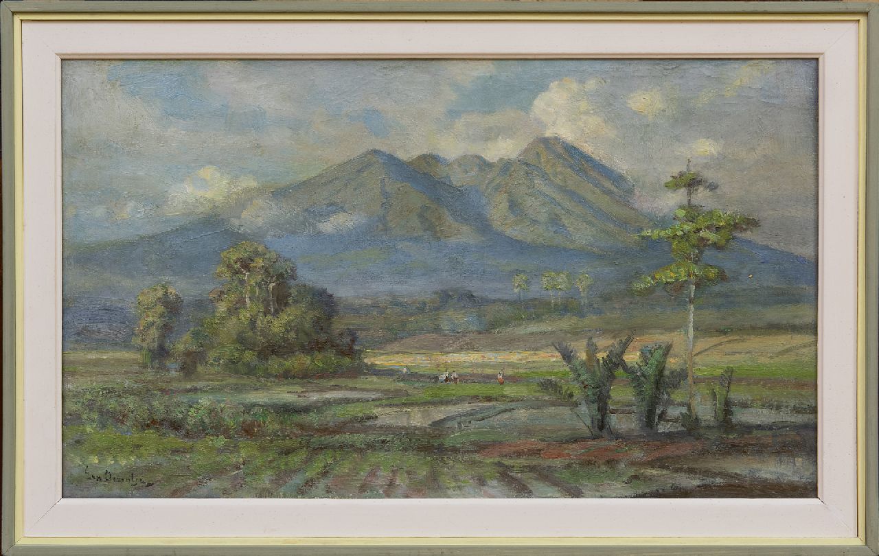 Dezentjé E. | Ernest Dezentjé, Gezicht op de Goenoeng Salak, Java, olieverf op doek 29,3 x 49,5 cm, gesigneerd linksonder en gedateerd op spieraam 4/6/'51 Dezentjé E. | Ernest Dezentjé, Gezicht op de Goenoeng Salak, Java, olieverf op doek 29,3 x 49,5 cm, gesigneerd linksonder en gedateerd op spieraam 4/6/'51