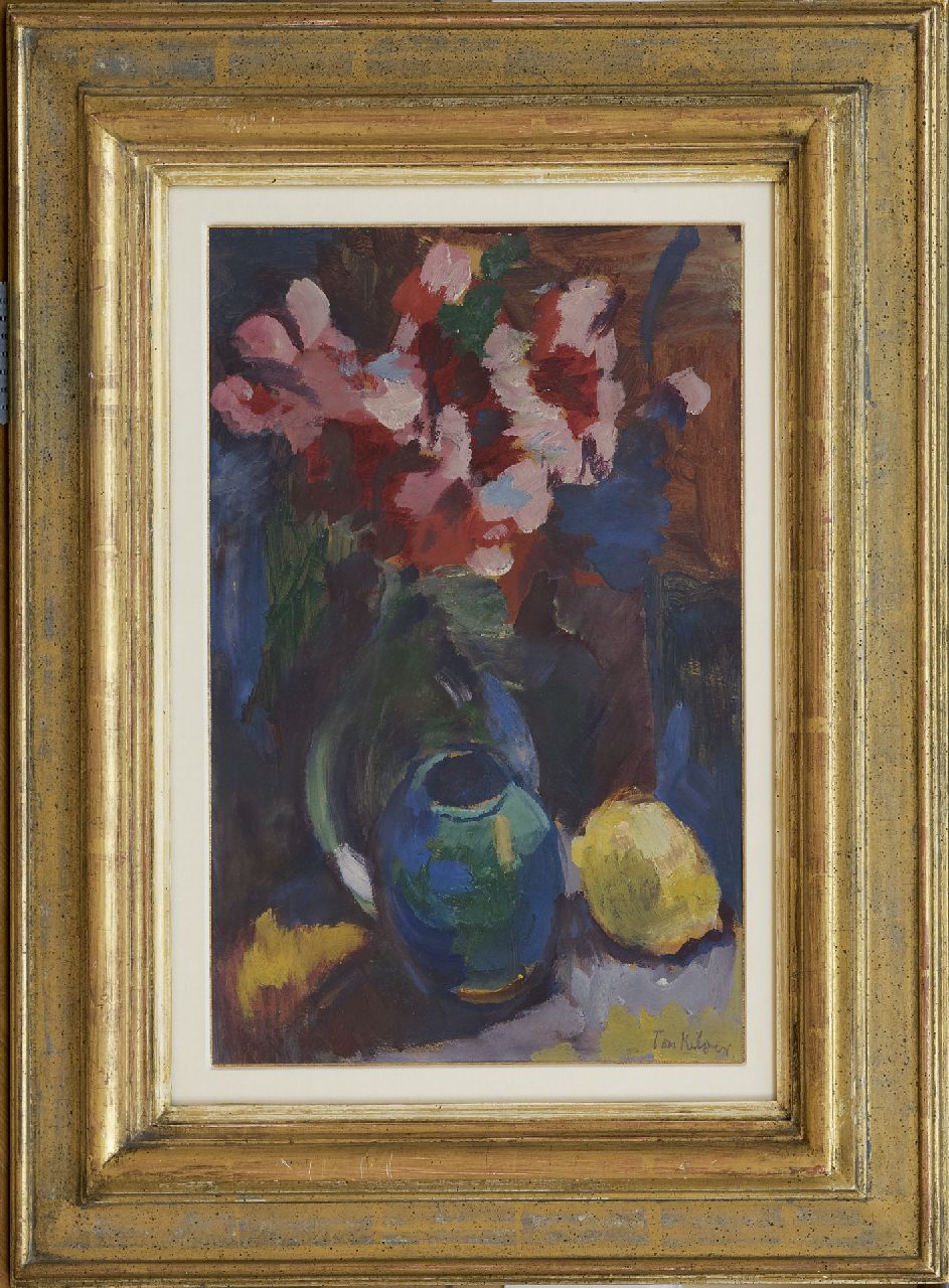 Kelder A.B.  | Antonius Bernardus 'Toon' Kelder | Aquarellen en tekeningen te koop aangeboden | Stilleven met bloemen, pul en citroen, gouache op papier 40,0 x 28,2 cm, gesigneerd rechtsonder