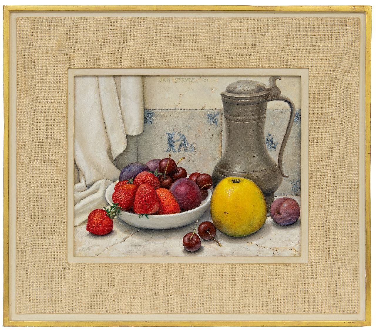 Strube J.H. | Johan Hendrik 'Jan' Strube, Stilleven met tinnen kan en fruit, olieverf op doek 24,2 x 30,4 cm, gesigneerd m.b. en gedateerd '61 Strube J.H. | Johan Hendrik 'Jan' Strube, Stilleven met tinnen kan en fruit, olieverf op doek 24,2 x 30,4 cm, gesigneerd m.b. en gedateerd '61