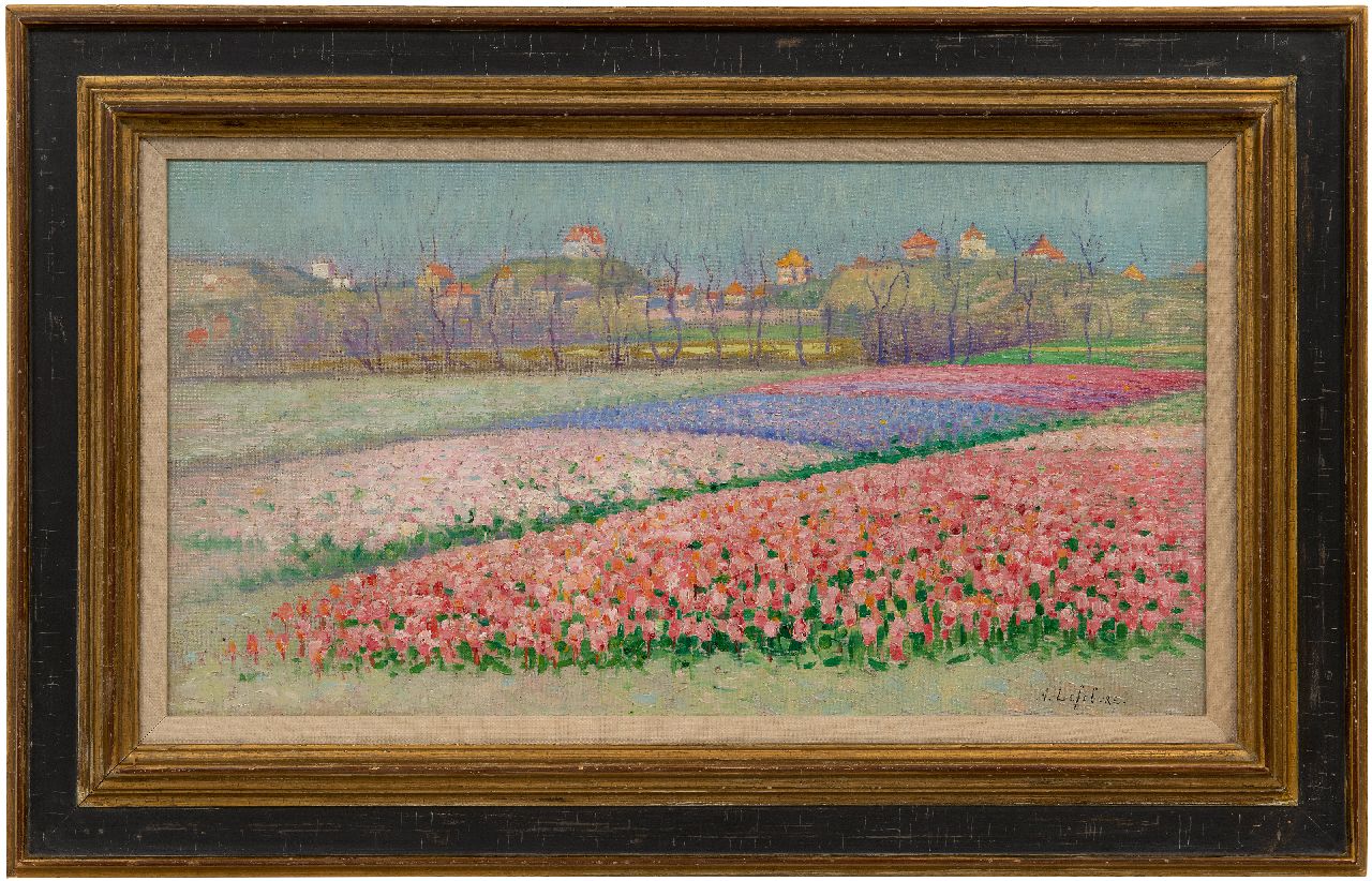 Lefebvre A. | Albrecht 'Albert' Lefebvre, Hyacintenvelden achter de duinen bij Noordwijk, olieverf op doek 32,4 x 60,0 cm, gesigneerd rechtsonder Lefebvre A. | Albrecht 'Albert' Lefebvre, Hyacintenvelden achter de duinen bij Noordwijk, olieverf op doek 32,4 x 60,0 cm, gesigneerd rechtsonder