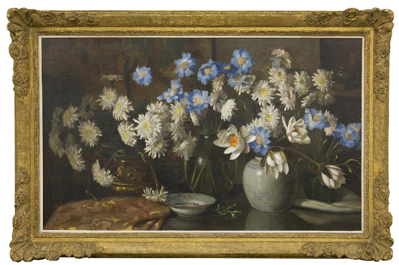 Fleur J.W. | Johan Willem 'Willy' Fleur, Bloemstilleven met margrieten, scabiosa en waterlelies, olieverf op doek 60,6 x 100,6 cm, gesigneerd rechtsboven Fleur J.W. | Johan Willem 'Willy' Fleur, Bloemstilleven met margrieten, scabiosa en waterlelies, olieverf op doek 60,6 x 100,6 cm, gesigneerd rechtsboven