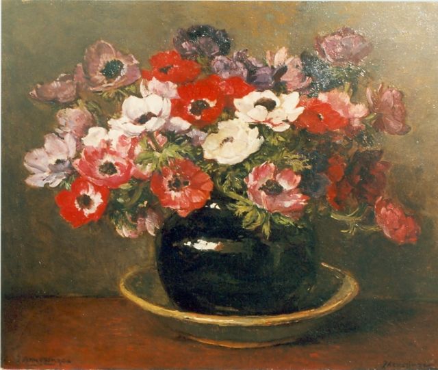 Johannes Evert Akkeringa | Anemonen in donkere aardewerk pot, olieverf op doek, 41,7 x 51,4 cm, gesigneerd r.o.