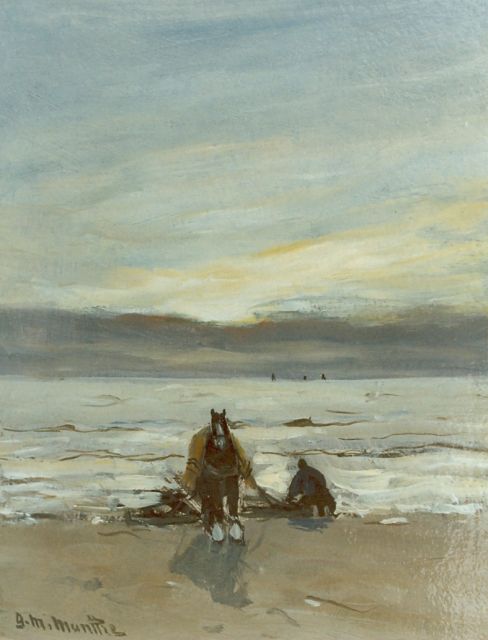 Morgenstjerne Munthe | Een schelpenvisser in de branding, olieverf op schildersboard, 20,7 x 15,9 cm, gesigneerd l.o.