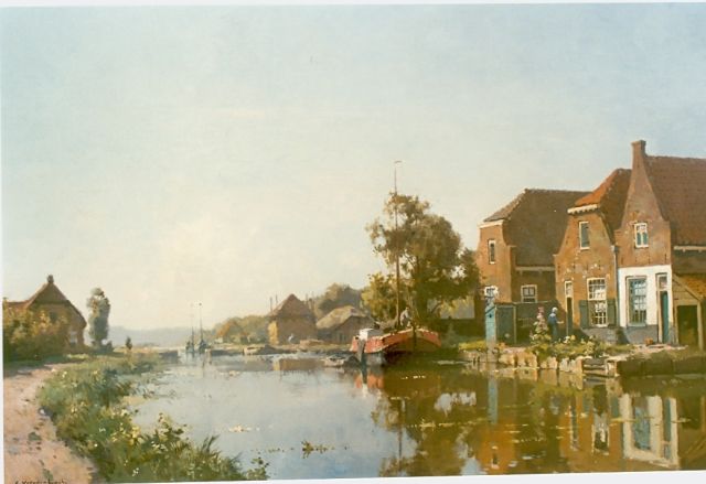Cornelis Vreedenburgh | Rivierlandschap met afgemeerde tjalk voor boerderijen, olieverf op doek, 58,5 x 88,0 cm, gesigneerd l.o.