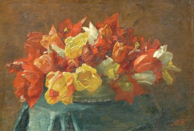 Marie Heineken | Rode en gele tulpen, olieverf op doek op board, 37,2 x 53,9 cm, gesigneerd r.o. met initialen