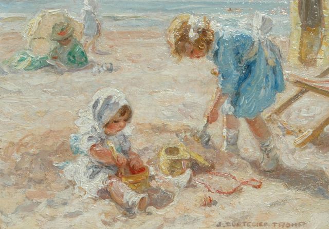 Jan Zoetelief Tromp | Spelende meisjes op het strand van Katwijk, olieverf op paneel, 18,9 x 26,6 cm, gesigneerd r.o.