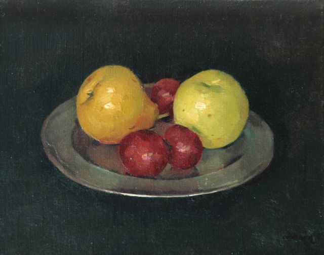 Frits Verdonk | Fruit op tinnen schaal, olieverf op doek, 24,0 x 30,0 cm, gesigneerd r.o.