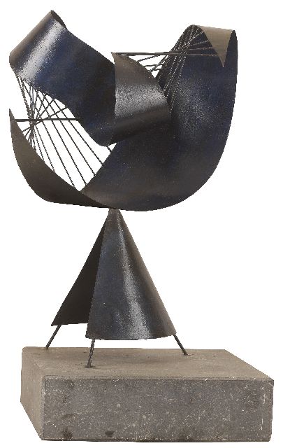 Ittmann H.  | Zonder titel (Ring van Möbius), metaal, blauw en zwart beschilderd 52,0 x 37,5 cm, te dateren ca. 1950