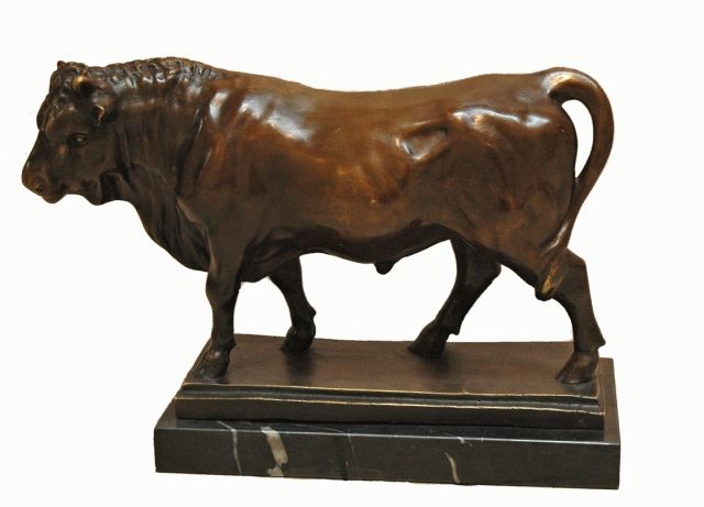 B.C. Zheng | Stier, brons, 34,1 x 48,0 cm