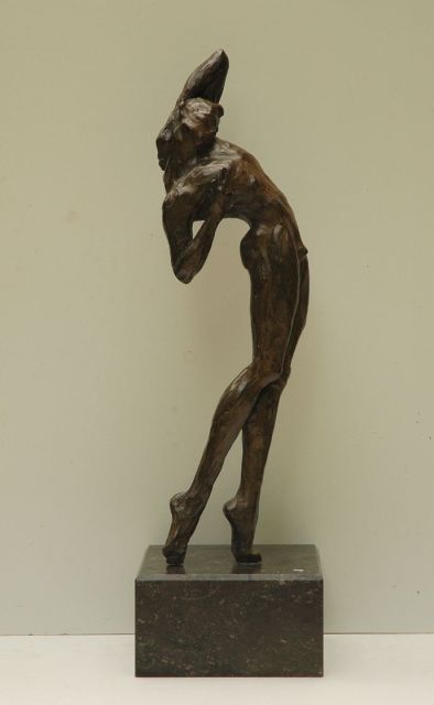 Kiki Meyer | Nijinsky, brons, 62,0 x 14,0 cm, gesigneerd op hiel rechtervoet