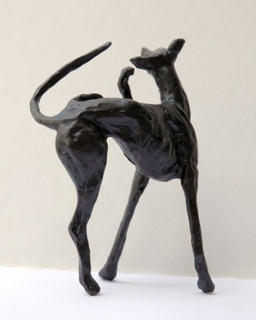 Harriët Glen | Hazewindhond, brons, 10,3 x 8,0 cm, gesigneerd op rechter achterpoot