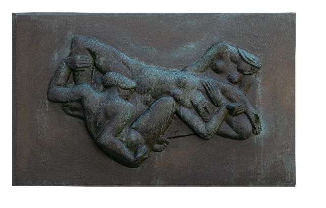 Fred Carasso | Reliëfplaquette met drie vrouwen, brons, groen gepatineerd, 44,3 x 74,8 cm, gesigneerd r.o. en gedateerd 1951