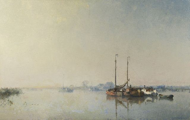 Cornelis Vreedenburgh | Tjalken voor anker op een rivier, olieverf op doek, 81,8 x 129,3 cm, gesigneerd r.o. en gedateerd 1915