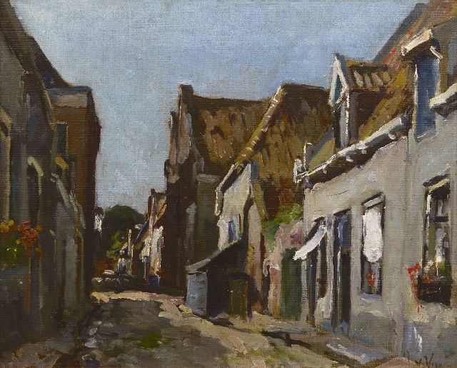 Jan van Vuuren | Zonnig straatje in Elburg, olieverf op doek, 24,4 x 29,5 cm, gesigneerd r.o. met initialen