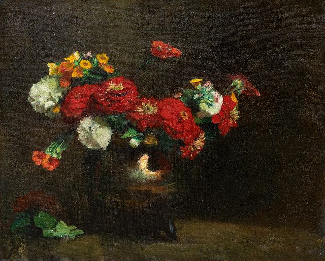 Floris Arntzenius | Zinnia's in koperen vaas, olieverf op doek, 43,0 x 50,4 cm, gesigneerd r.m.