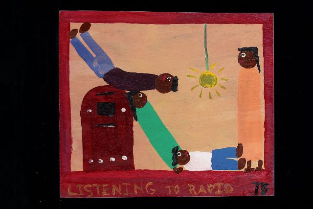 Tim Brown | Listening to radio, acryl op paneel, 35,0 x 40,0 cm, gesigneerd r.o. met initialen