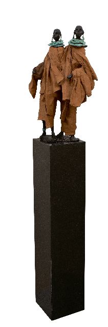 Marianne Houtkamp | Twee Masai in shuka, brons, 49,0 x 31,0 cm