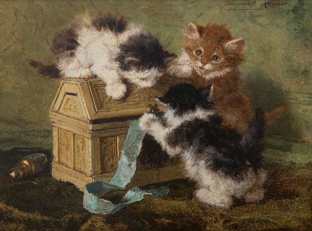 Ronner-Knip H.  | Drie jonge poesjes spelend met een brievenkistje, olieverf op paneel 26,5 x 35,0 cm, gesigneerd r.b. en gedateerd '94