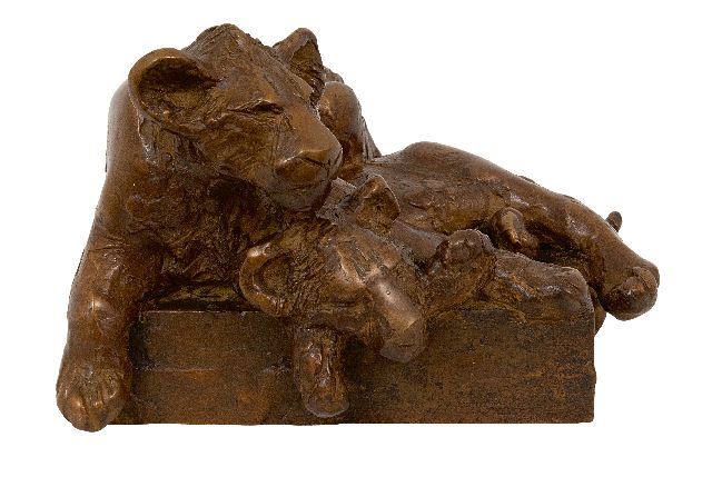 Hetty Heyster | Twee rustende welpen, brons, 12,0 x 16,0 cm, gesigneerd op de basis met monogram en te dateren 1999