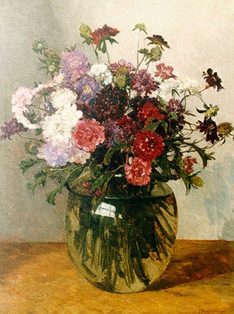 Johannes Evert Akkeringa | Scabiosa in glazen vaas, olieverf op doek, 50,4 x 40,3 cm, gesigneerd r.o. en verso gedateerd 1934