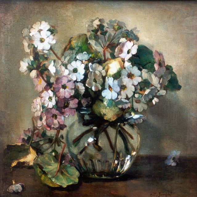 Hetty Broedelet-Henkes | Primula's in glazen vaas, olieverf op paneel, 28,3 x 27,7 cm, gesigneerd r.o.