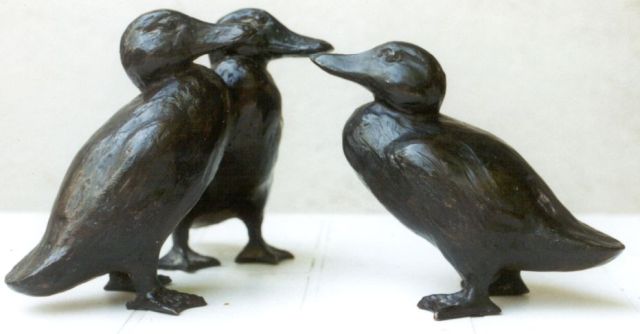 Kurt Arentz | Groep van drie eendjes, brons, 14,0 cm, gesigneerd op buik, 1 met stempel 15-25