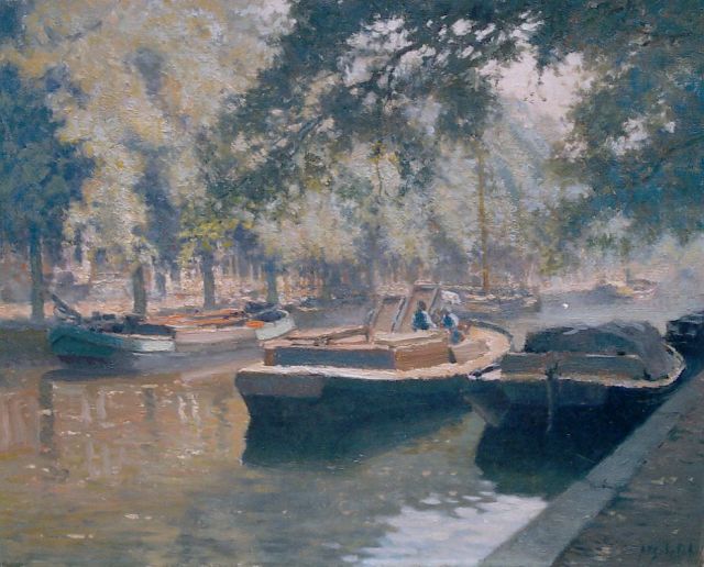 A.P. Schotel | Gracht met afgemeerde schuiten, olieverf op doek, 40,1 x 50,3 cm, gesigneerd r.o.